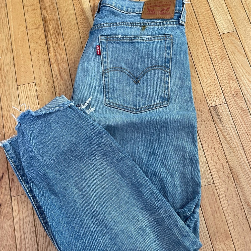 Levis Wedgie size 31 raw hem